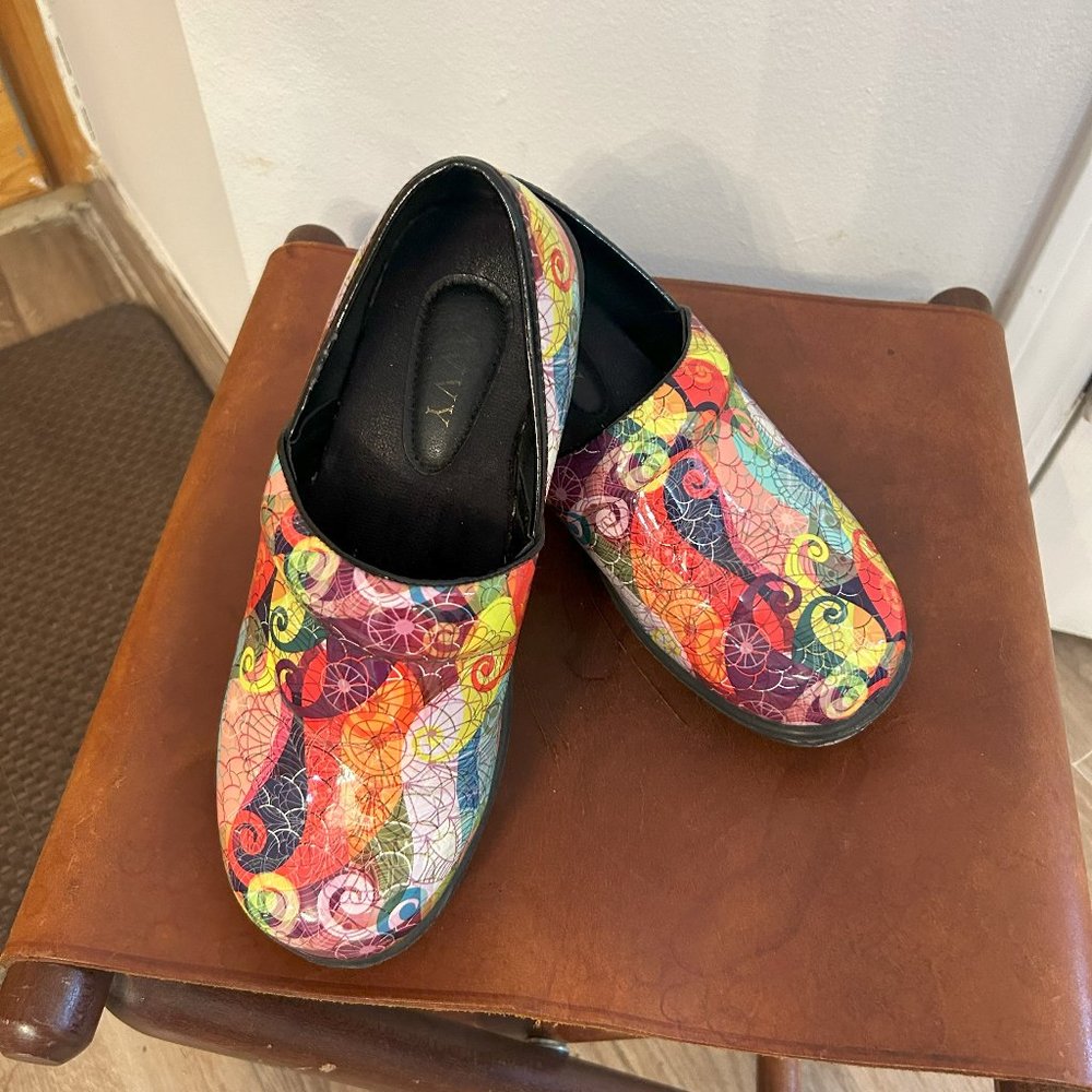Savvy Comfortable nursing shoes Multi-color